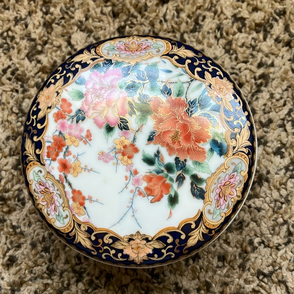 Otagiri trinket box. From Japan. See pictures for measurements. Great condition.
